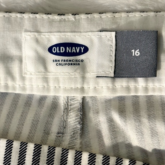 NWT Old Navy Thin Striped 3.5” Short Shorts Sz 16 - Picture 2 of 4
